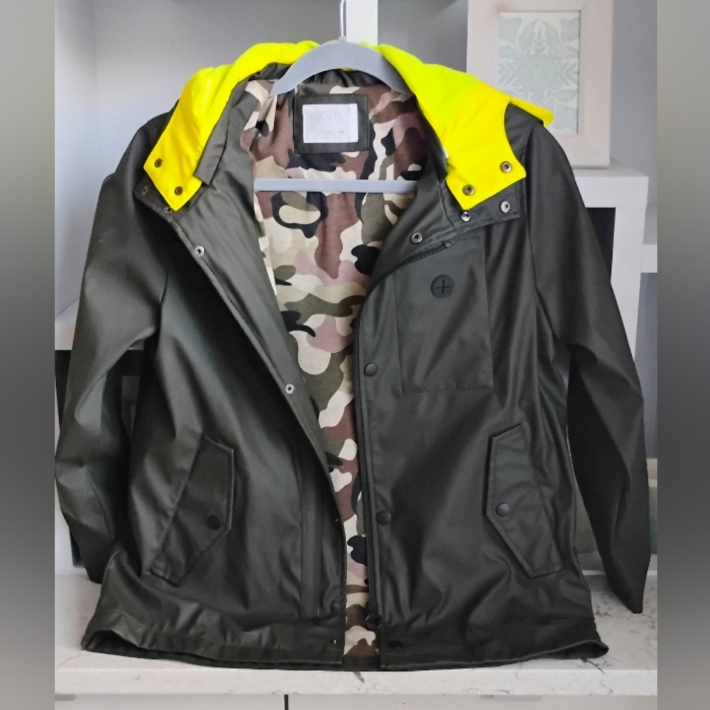 Zara Kids Boys Hooded Camo Jersey Lined Rain Coat   Size 11-12 NWOT  Never Worn